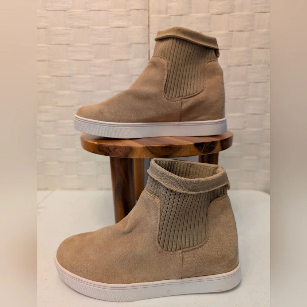 Boutique by Corkys Tan Faux Suede‎ Ribbed Knit High Top Sneaker Boots Booties